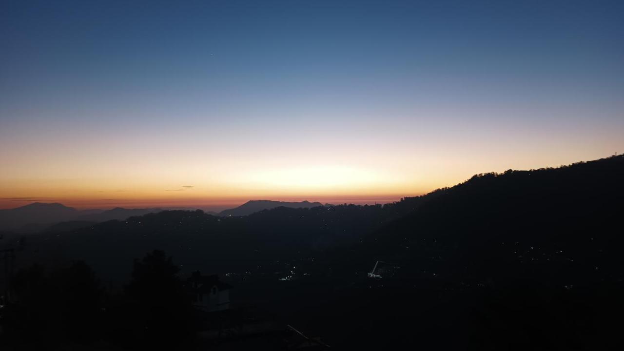 Thakur Homes- Couple And Family Friendly Homestay シムラー エクステリア 写真